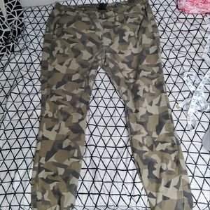 bull head camo pants